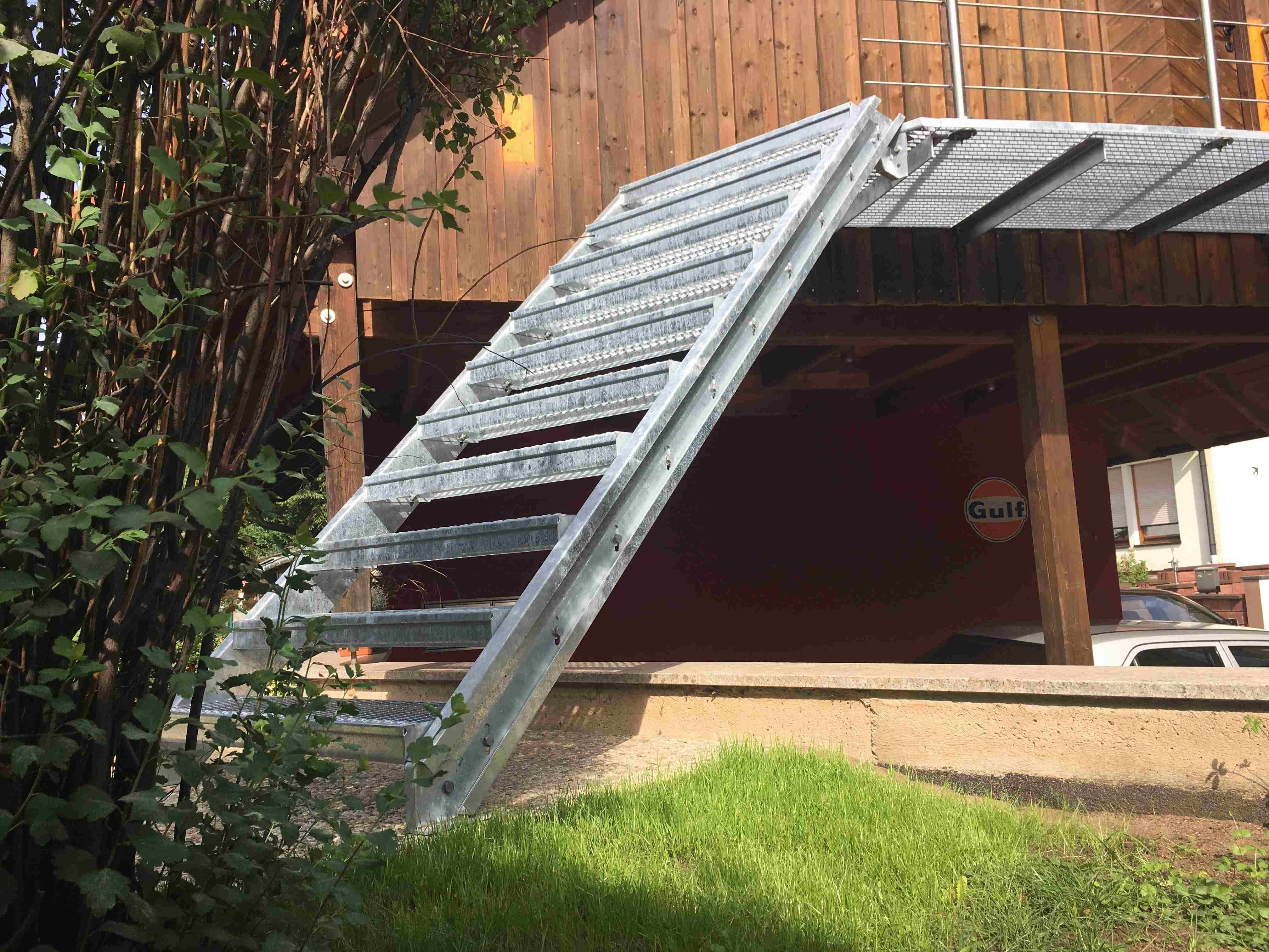 Gitterroststufe 700 x 240 MW 30-30 TS 30-2 Rutschhemmung R10-24-702430302.7